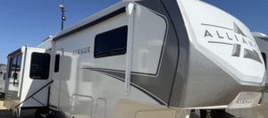 Read more about the article An Overview Of The Unique Features Of Fifth Wheels