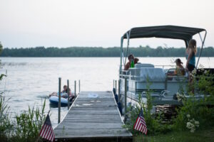Read more about the article Entertaining On A Pontoon Boat