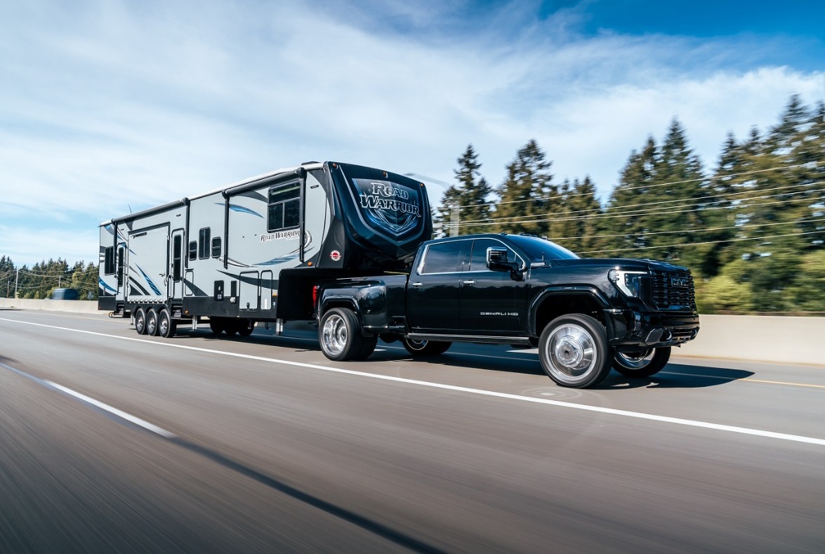 Read more about the article Understanding Tow Vehicle Requirements For Hauling A Fifth Wheel